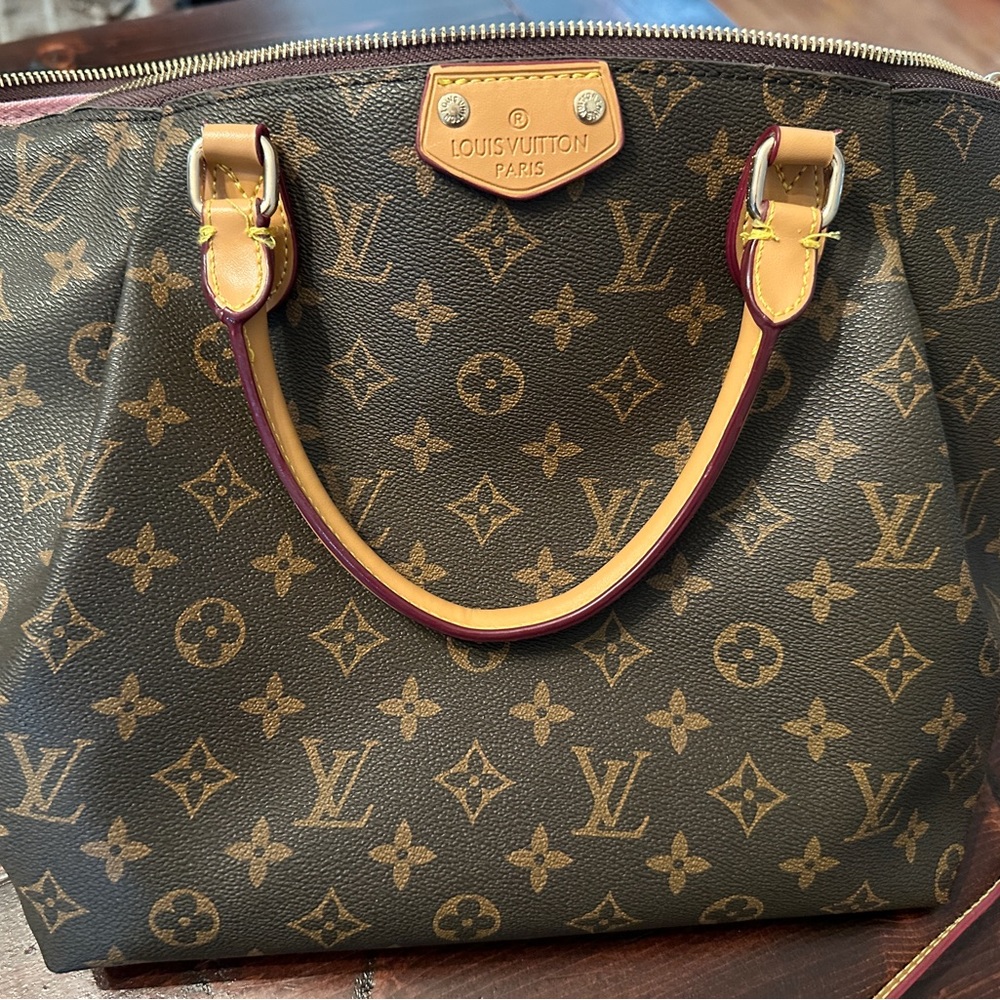 1:1 Louis Vuitton Rivoli Handbag